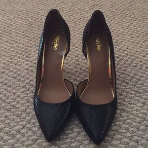 Black Snakeskin Pumps